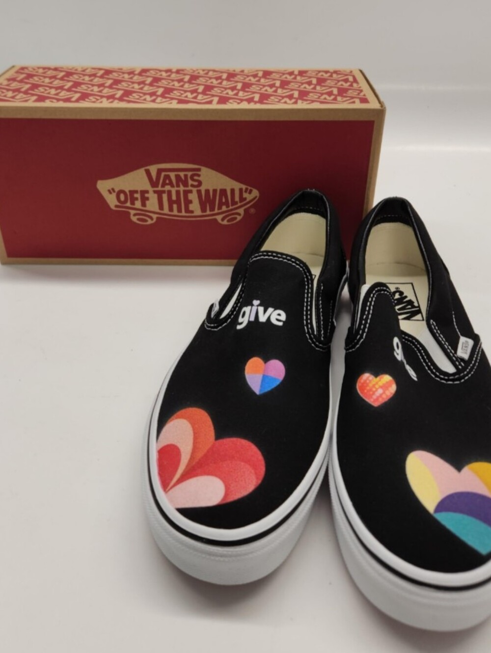 Vans Black Slip-On Sneakers with Multicolor Heart Graphics Size M10.5/W12 New